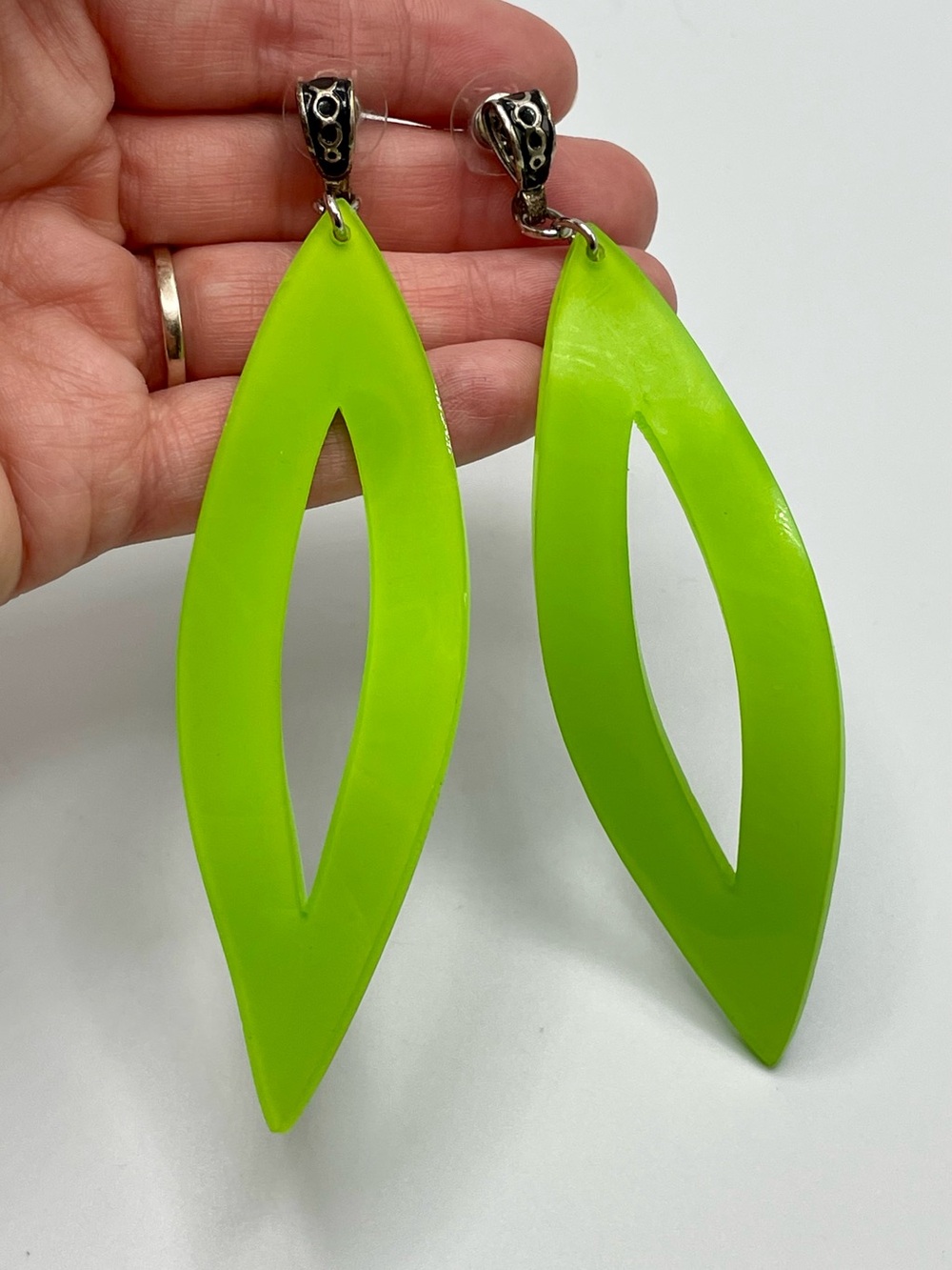 Bright Lime Green Statement Drop Earrings - Women Jewelry- mod - Picture 4 of 5